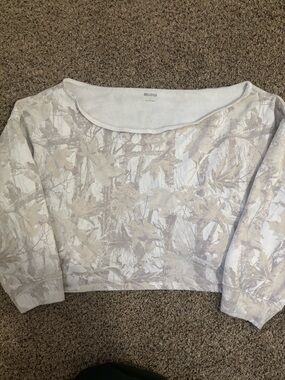 Hollister Beige and White Leaf-Print Pullover